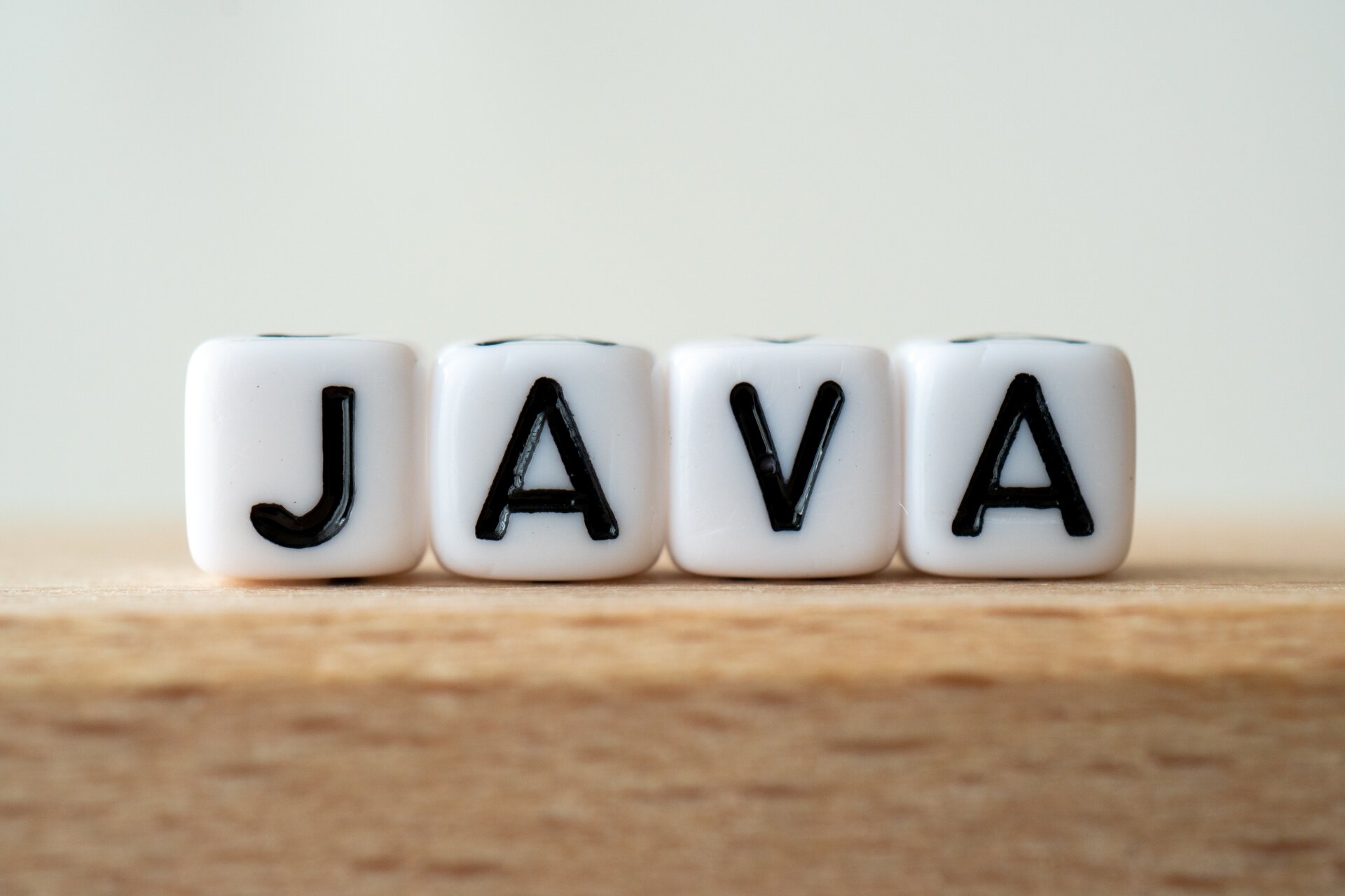 【未経験者向けに簡単に紹介】Javaとは？学習するメリット・デメリット