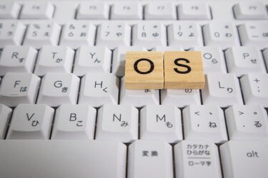 【プログラミング初心者向け】OSとは？機能・種類・アプリケーションとの関係を解説