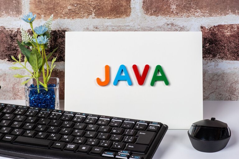 【Java】変数とは？宣言・代入・初期化など未経験者向けに解説